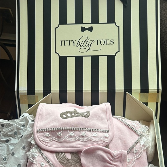 Itty Bitty Toes Pink and White Baby Bib Set